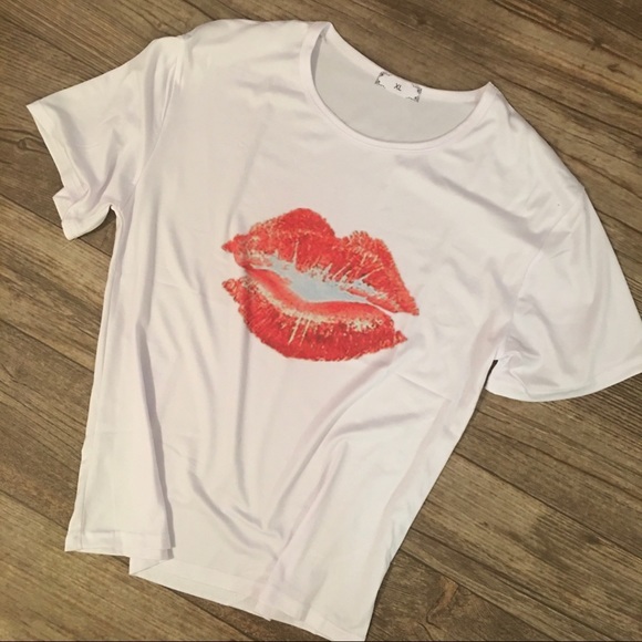 💋SEALED WITH A KISS LIP OR KISS PRINT GRAPHIC TEE NEW‎ - Picture 6 of 8